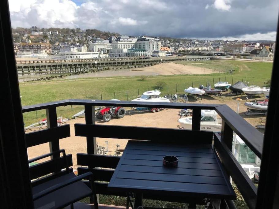 Le Cocooning-Studio Deauville Marina Avec Terrasse Vue Mer Et Plage ภายนอก รูปภาพ